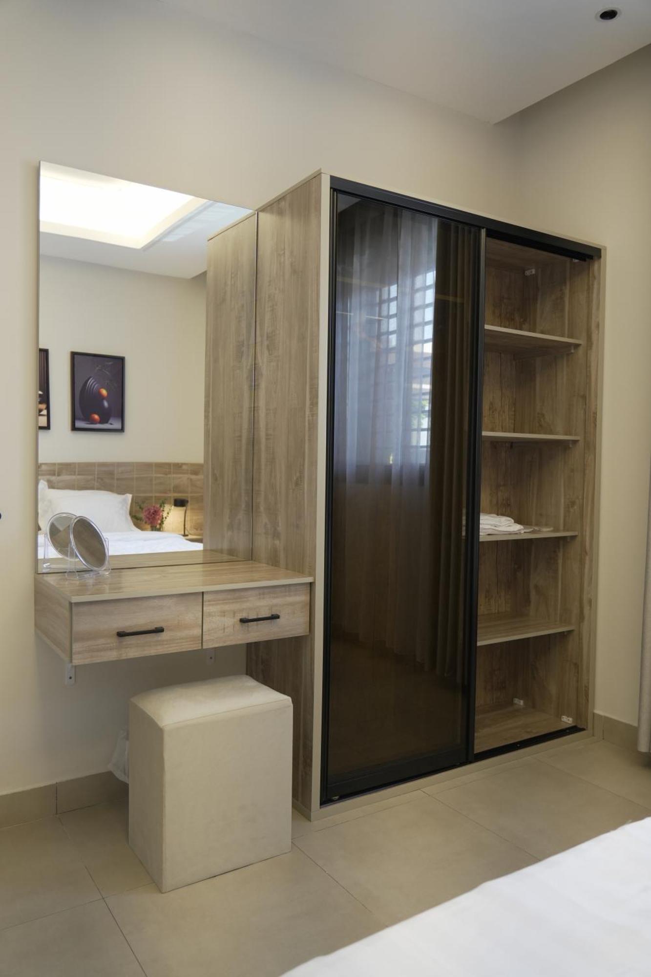 Apartment Cozy, Modern, Furniture *