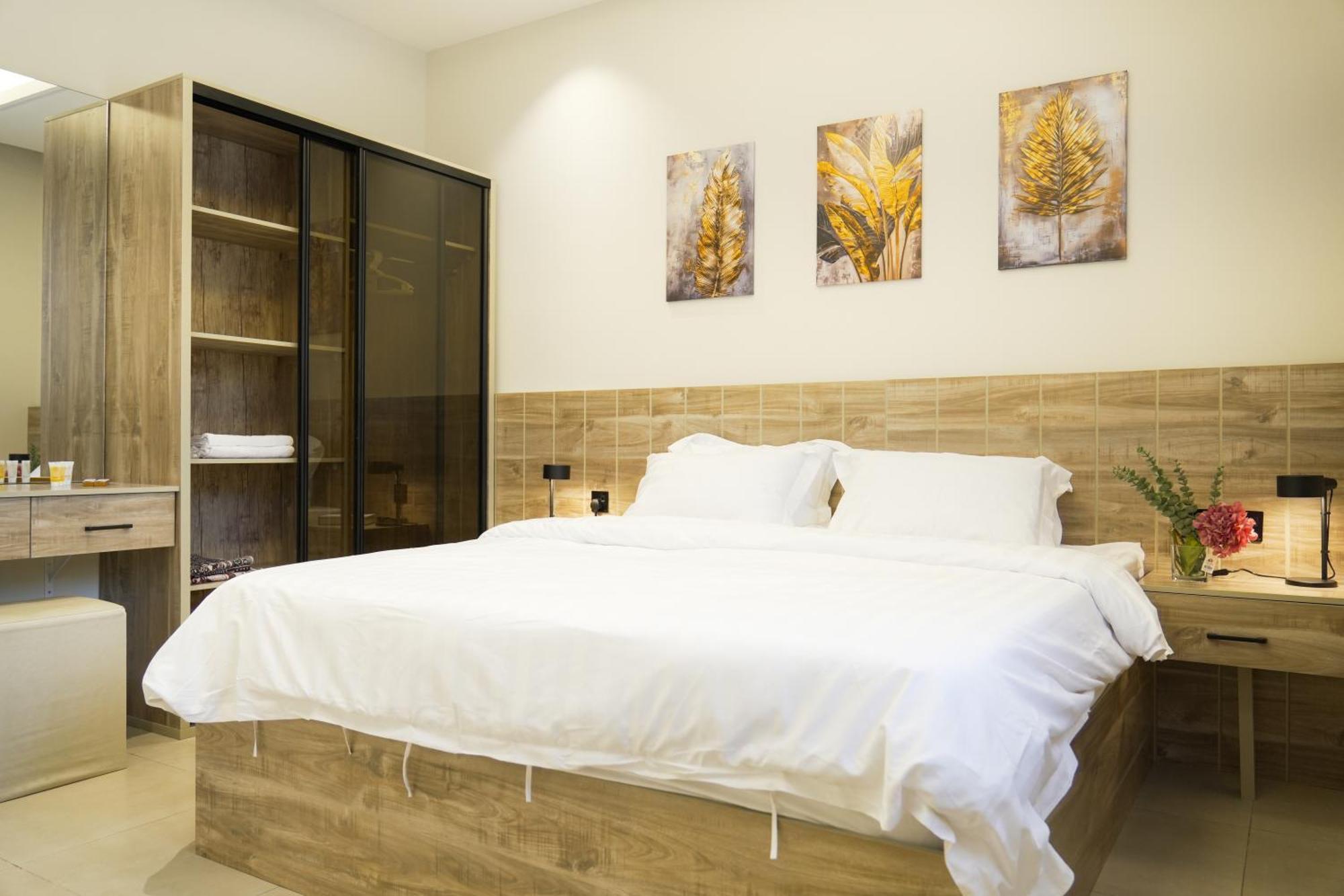Apartment Cozy, Modern, Furniture *